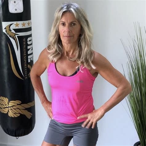 2K likes, 31 comments, 357 shares, Facebook Reels from Petra Genco Here are the beginner easy moves to tone your arms at home - so go grab. . Petra genco
